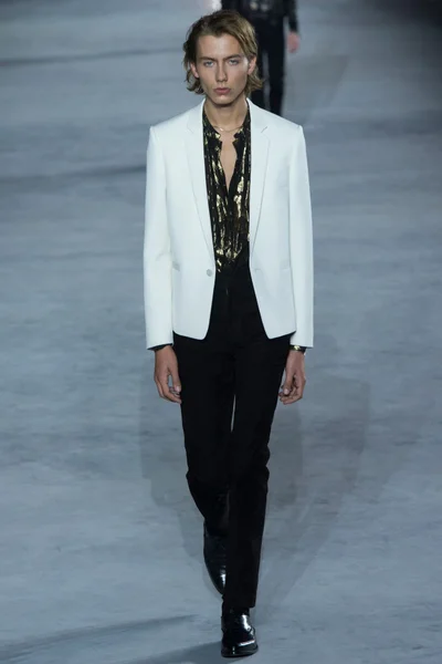 Look 19